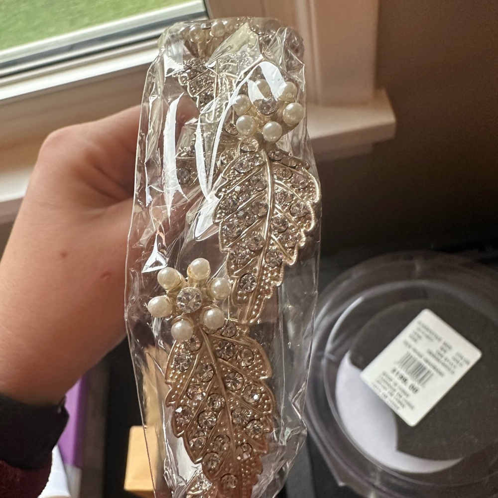 David's Bridal Gold Sparkling Hair Accessory